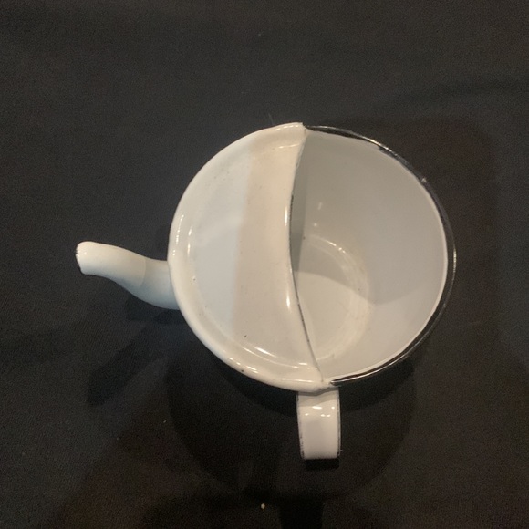 Vintage Enamelware 1950's Cup With Handle & Spout - Picture 2 of 5